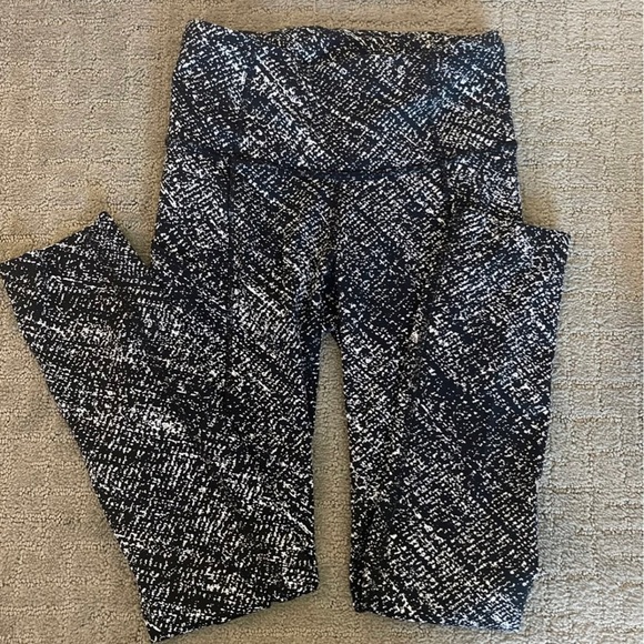 lululemon black and white leggings - Picture 2 of 3